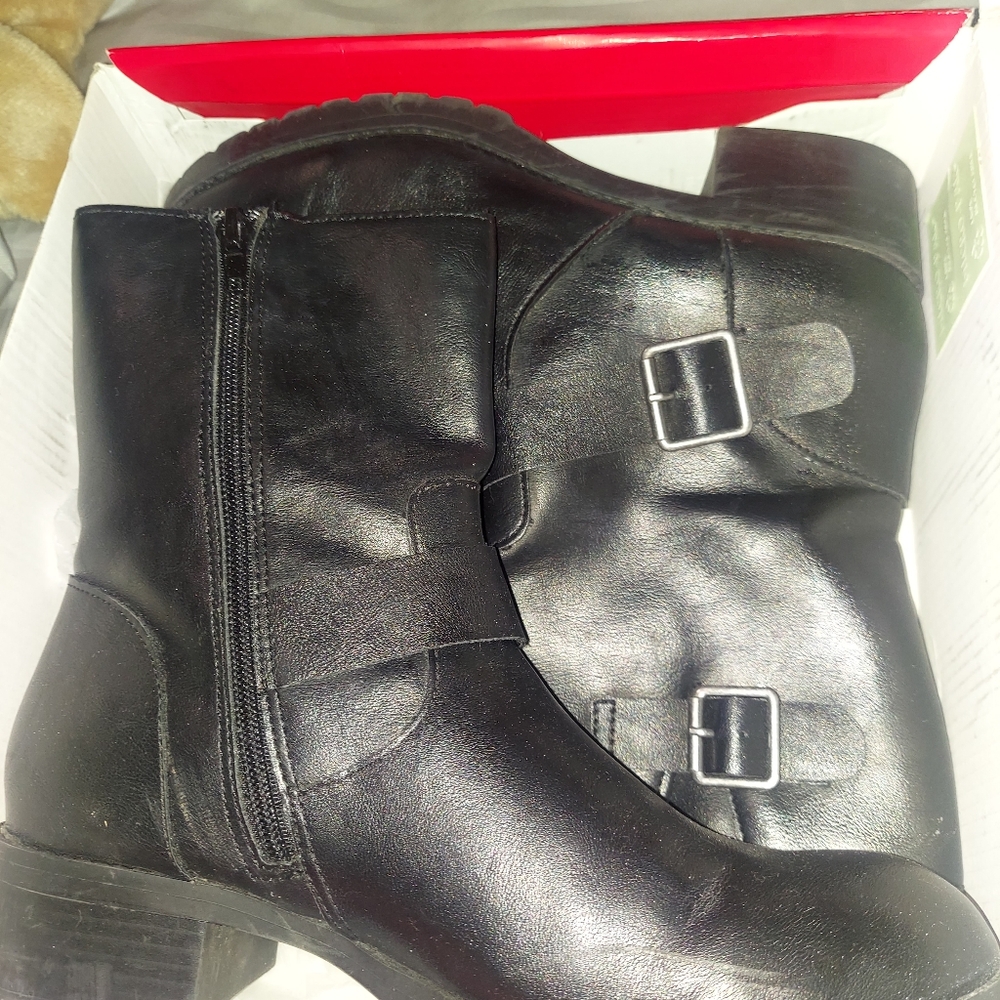 BOOTS - Picture 6 of 6